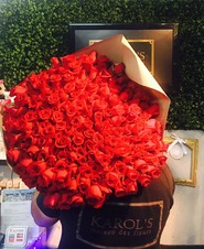 DOSCIENTAS ROSAS ROJAS